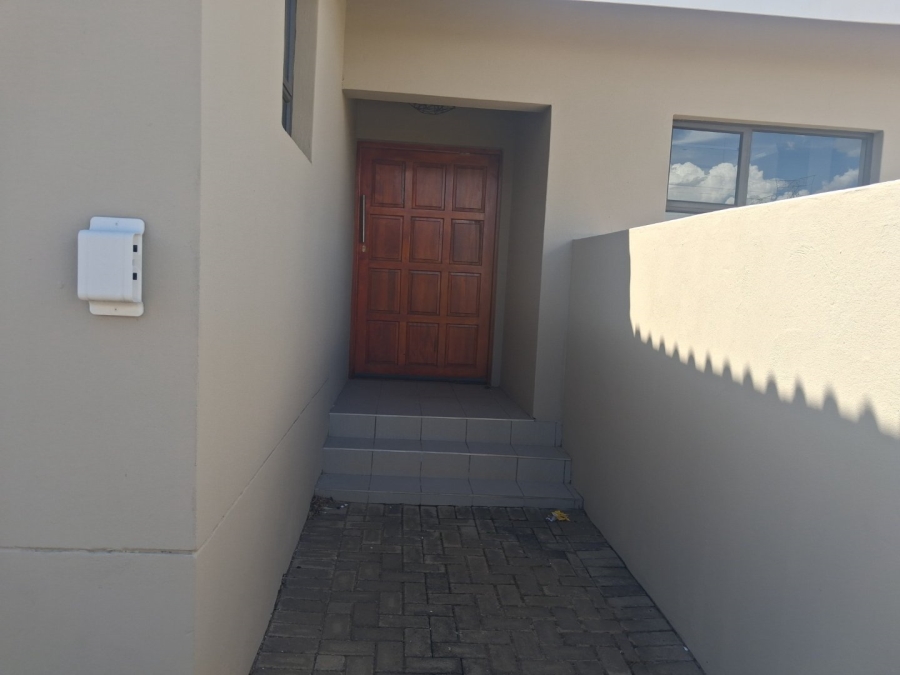 To Let 3 Bedroom Property for Rent in Hillside Free State